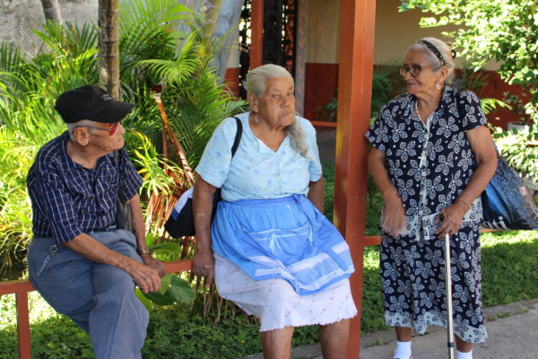 Se atenderá aproximadamente a 40 ancianos con edades comprendidas entre los 75 y 92 años. 