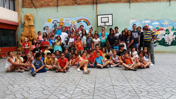 Niños y monitores del campamento urbano. Foto: Colegio Nuestra Señora de los Desamparados