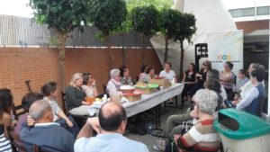 Reunión de vecinos en las Jornadas Solidarias de AS Mérida